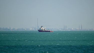 Picture taken on May 18, 2026 shows a ship at the entrance to the port of Constanta, Romania. A sea drone exploded early Friday, June 5, 2026 in Romania's Black Sea port of Constanta without causing casualties, a week after an aerial drone crashed into an apartment building in the country, injuring two.
Daniel MIHAILESCU / AFP