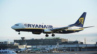Ryanair straft crew bij te lage verkoop aan boord