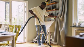 Lenteschoonmaak maakt je gelukkiger: één uur per week kan al groot effect hebben