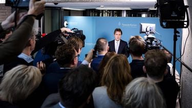 DEN HAAG - Henri Bontenbal (CDA) staat de pers te woord voorafgaand aan een gesprek over de formatie. Partijleiders Rob Jetten (D66) en Henri Bontenbal (CDA) schrijven samen met informateur Sybrand Buma (CDA) een tussentijds verslag. In een volgende fase zullen ook andere partijen aanschuiven. ANP SEM VAN DER WAL