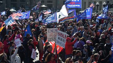 Duizenden aanhangers van de Amerikaanse president Donald Trump zijn zaterdag samengekomen in Washington.