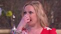 Vrouw trekt neus van gezicht live op televisie