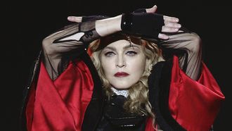 Een foto van Madonna tijdens een concert