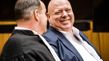DEN BOSCH - Peter Gillis (R) in de rechtbank Oost-Brabant. De vastgoedondernemer en realityster wordt met zijn bv's verdacht van belastingfraude, het onjuist voeren en bewaren van administratie, het verstrekken van onjuiste gegevens aan de Belastingdienst en het niet tijdig doen van belastingaangifte. ANP ROB ENGELAAR