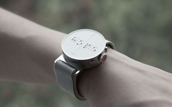 Bijzondere uitvinding: de eerste braille-smartwatch