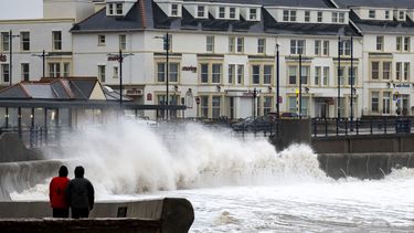 Grote overlast verwacht in Groot-Brittanië vanwege storm Dennis