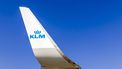 SCHIPHOL - Logo van KLM op een vleugel van een vliegtuig op de luchthaven van Schiphol. ANP REMKO DE WAAL