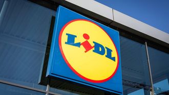 HUIZEN - Logo op de gevel van een Lidl-supermarkt. DINGENA MOL / ANP