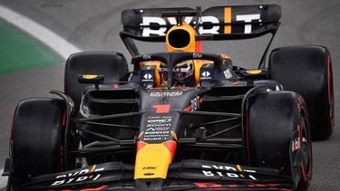 2023-11-03 19:29:29 Red Bull's Dutch driver Max Verstappen powers his car during a qualifying session at the Jose Carlos Pace racetrack in Sao Paulo, Brazil, on November 3, 2023, ahead of the Formula One Brazil Grand Prix. 
Nelson ALMEIDA / AFP