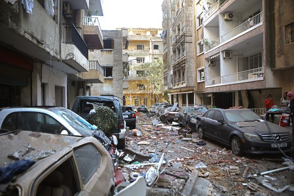 Op deze foto zie je huizen volkomen vernietigd door de explosie in Beirout