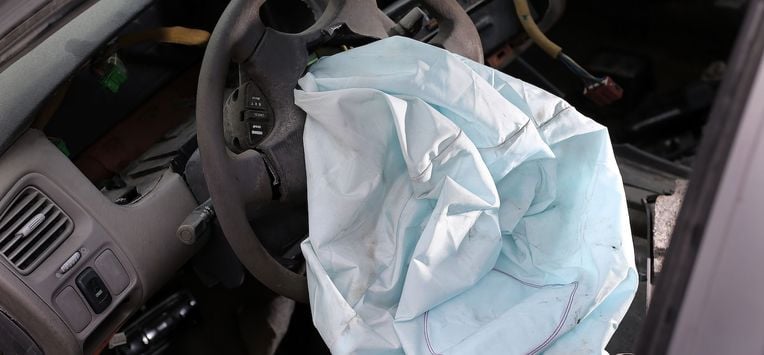 airbag in auto uitgeklapt