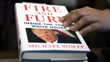 Wolff brengt boek uit voor Trump het kan verbieden 