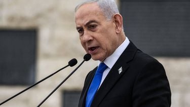 epa12904297 Israeli Prime Minister Benjamin Netanyahu speaks during a ceremony commemorating Israel’s Remembrance Day for fallen soldiers, or Yom HaZikaron, at the Military Cemetery on Mount Herzl in Jerusalem, 21 April 2026.  EPA/ILIA YEFIMOVICH / POOL